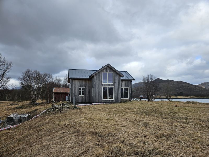 Galtnesethuset i åpent vårlandskap