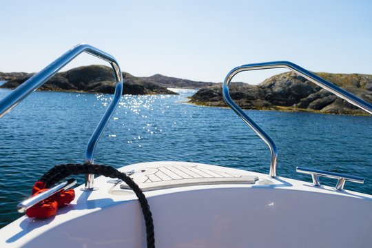 Utsikt fra båt på fjorden