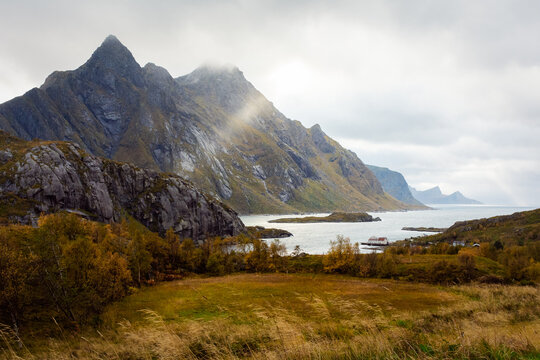 Fjell og kystlandskap